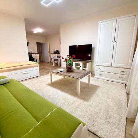 Wohnung Im Erdgeschoss บีทิกไฮม์-บิสซิงเงน ภายนอก รูปภาพ