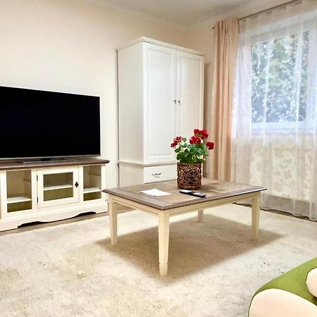 Wohnung Im Erdgeschoss บีทิกไฮม์-บิสซิงเงน ภายนอก รูปภาพ