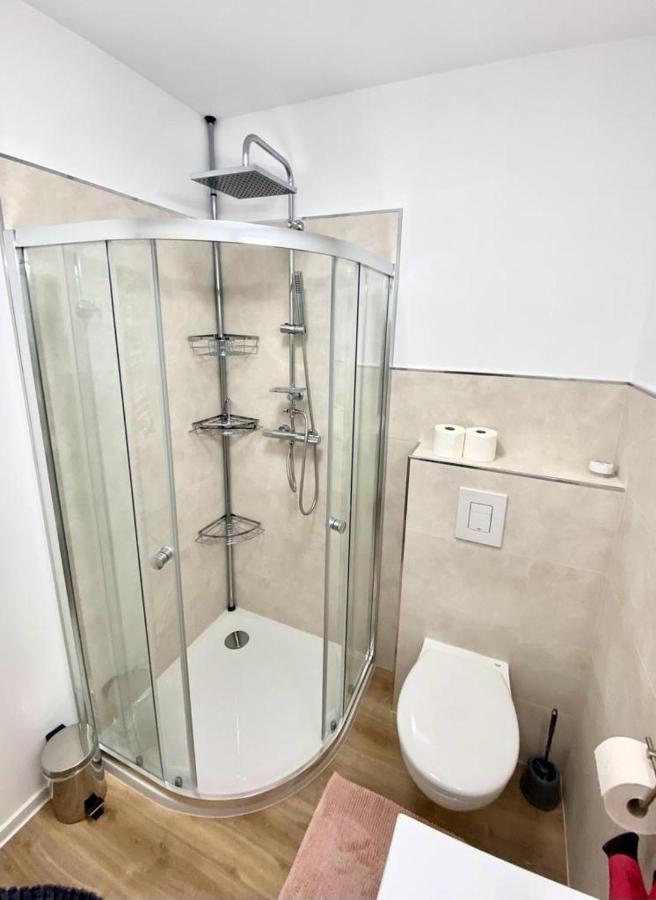 Wohnung Im Erdgeschoss บีทิกไฮม์-บิสซิงเงน ภายนอก รูปภาพ